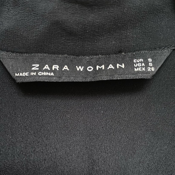 Gorgeous button up blouse by Zara - Picture 5 of 6